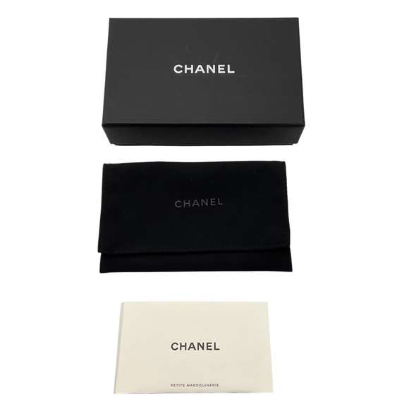 CHANEL BLACK 2023 CC LOGO LUCKY CHARM CLASSIC FLAP CARD HOLDER - Picture 11 of 13
